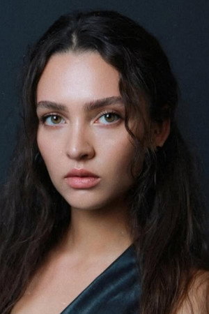 Actor Cansu Savcı in Evlilik Güzeldir