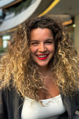 Actor Zeynep Melis Girsen in Ömür Usta